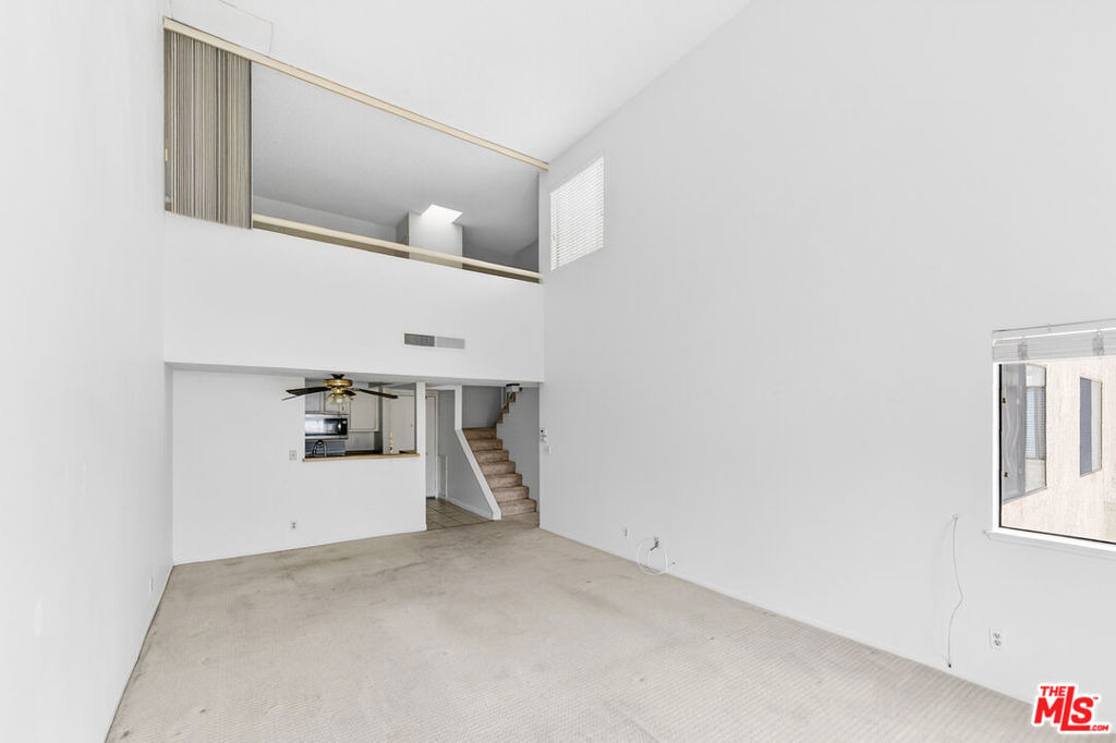 1118 Valencia Street - Photo 2