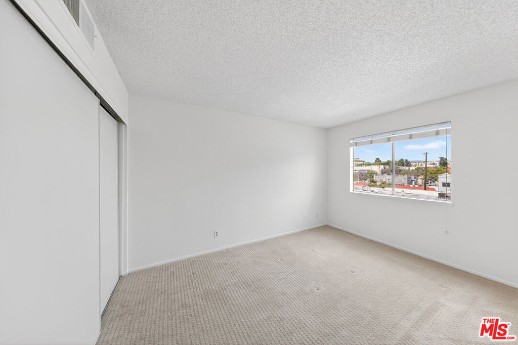 1118 Valencia Street - Photo 7