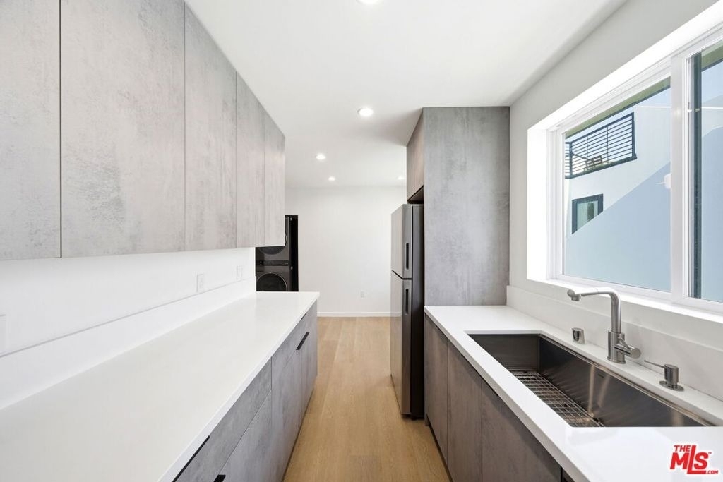 333 6th Avenue - Photo 9