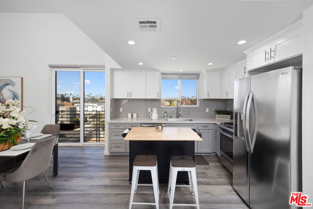 1055 S Serrano Avenue - Photo 3