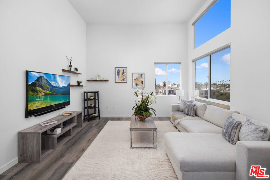 1055 S Serrano Avenue - Photo 10