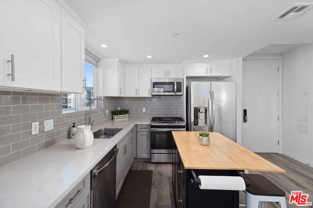 1055 S Serrano Avenue - Photo 5