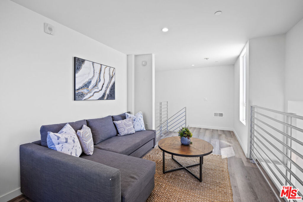 1055 S Serrano Avenue - Photo 24