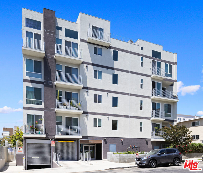 1055 S Serrano Avenue - Photo 1
