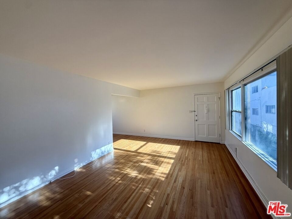 14944 Dickens Street - Photo 4