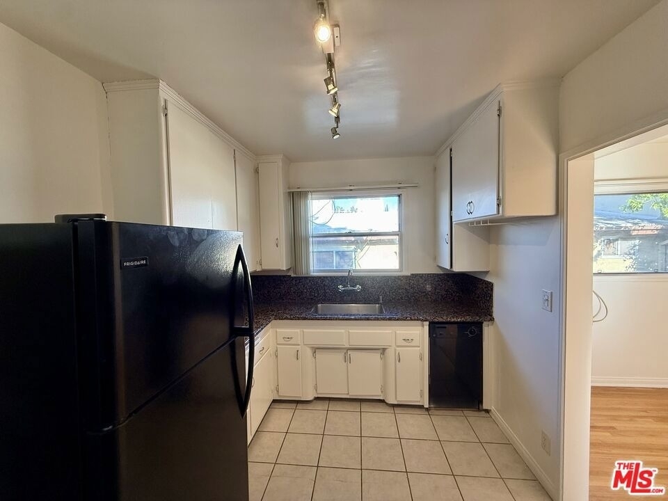 14944 Dickens Street - Photo 6