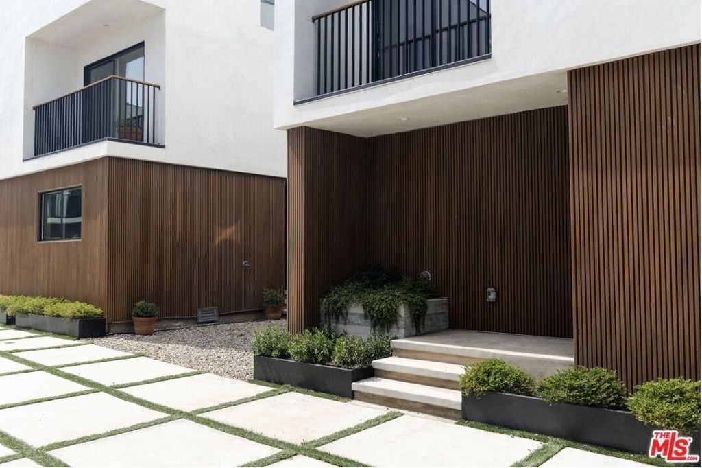 923 N Mariposa Avenue - Photo 3