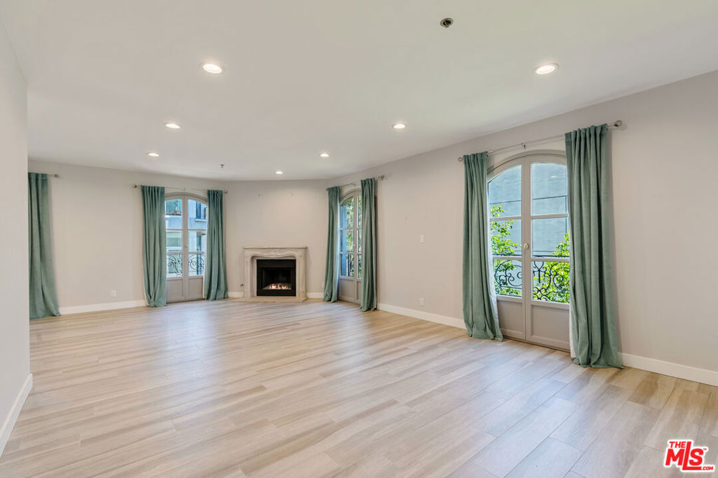 9249 Burton Way - Photo 17