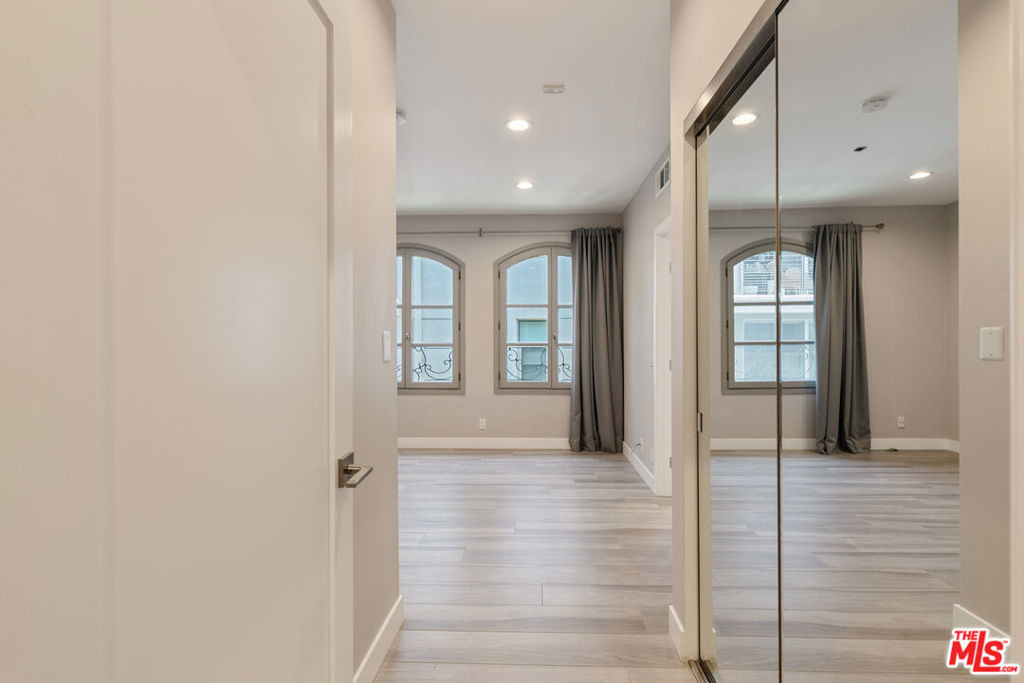 9249 Burton Way - Photo 4