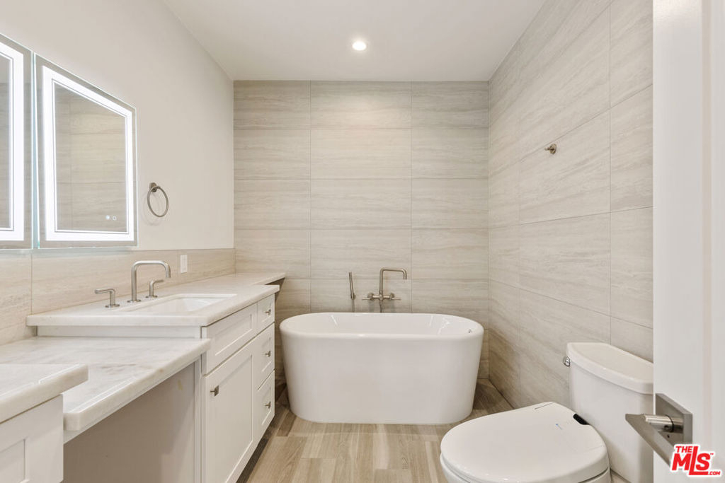 9249 Burton Way - Photo 12
