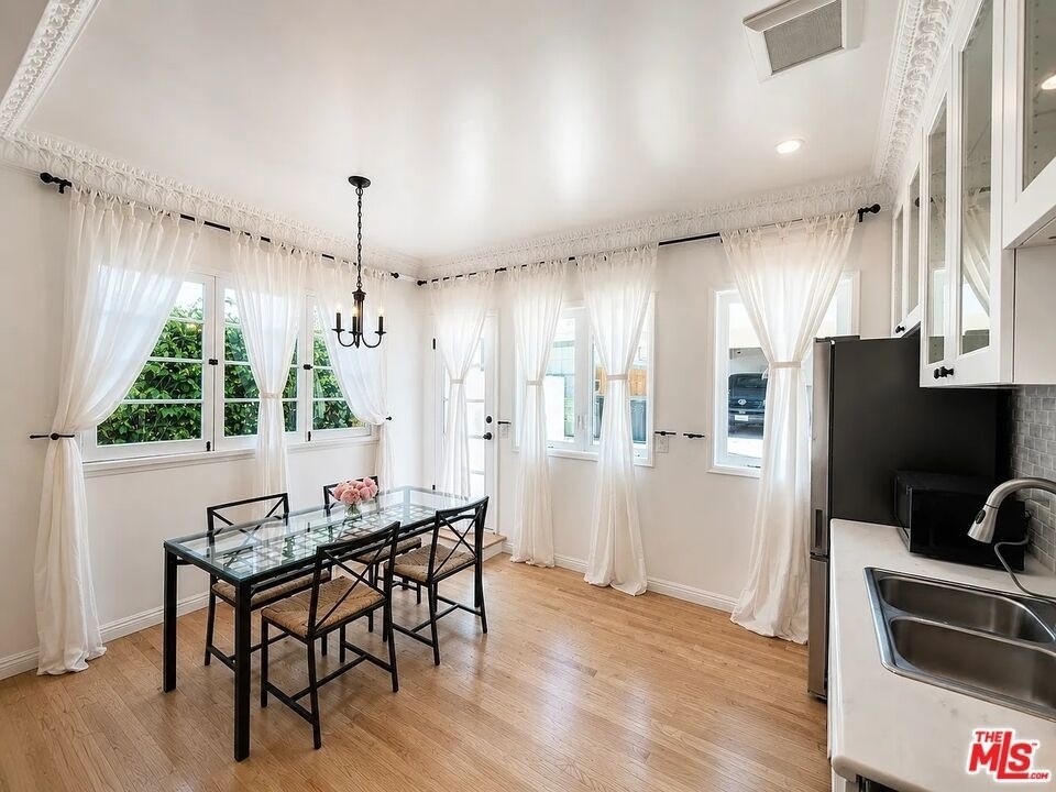 1111 21st Street - Photo 3