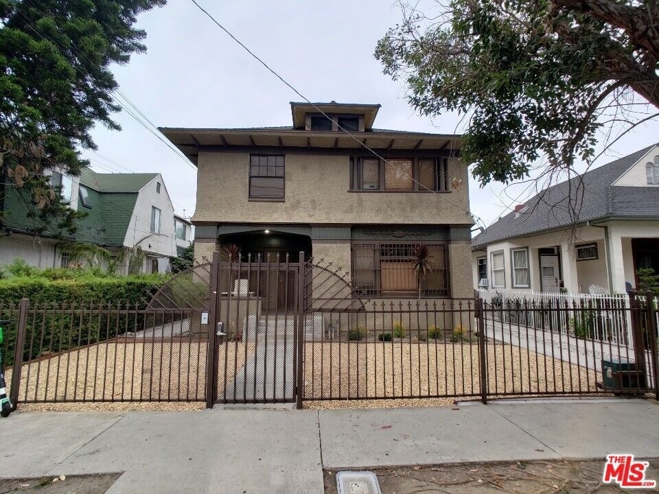 2108 Oak Street - Photo 6
