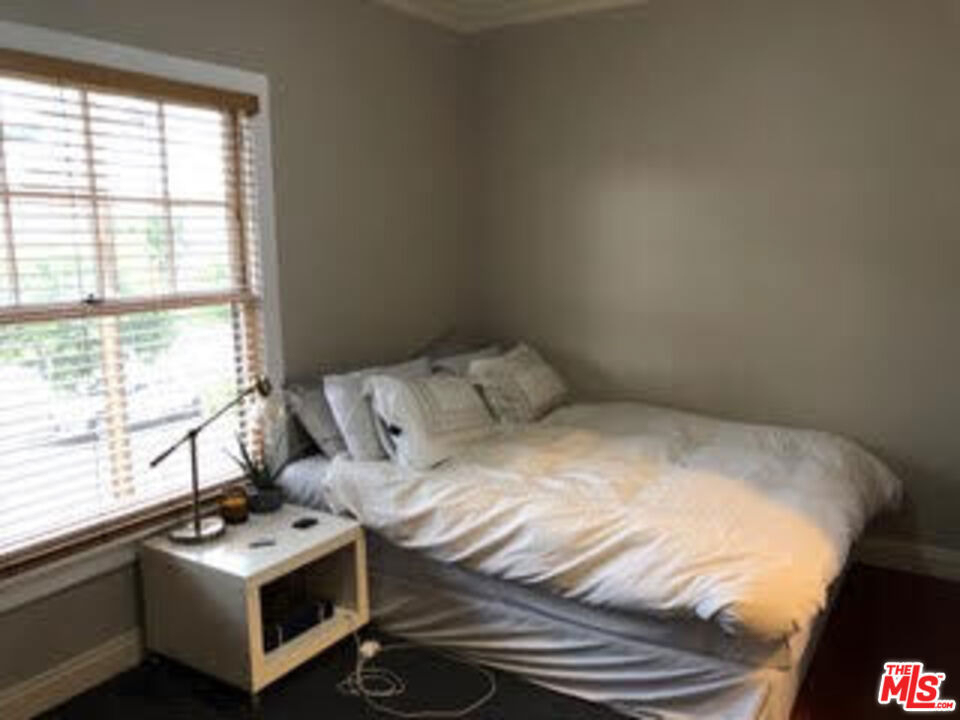2108 Oak Street - Photo 3