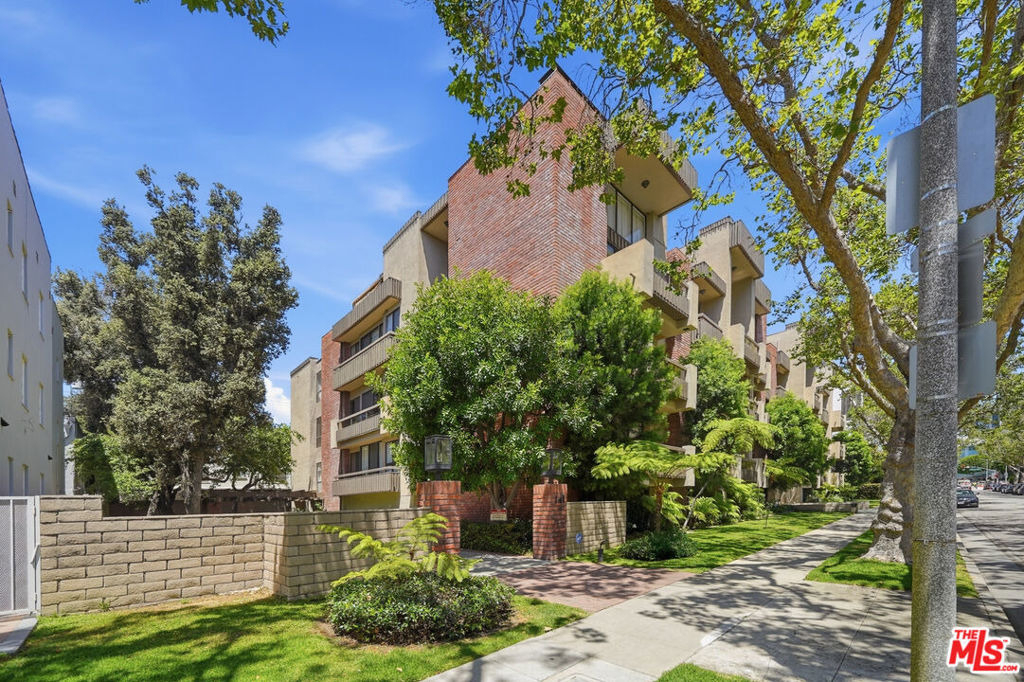 141 S Linden Drive - Photo 67
