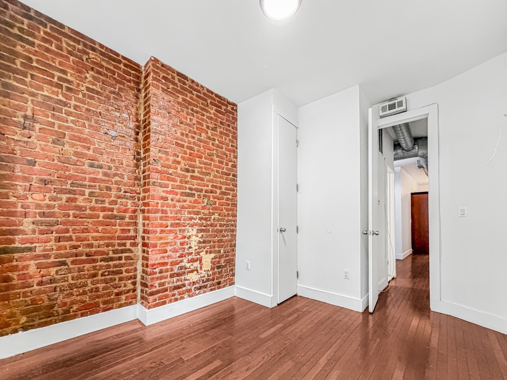864 Hart Street - Photo 4