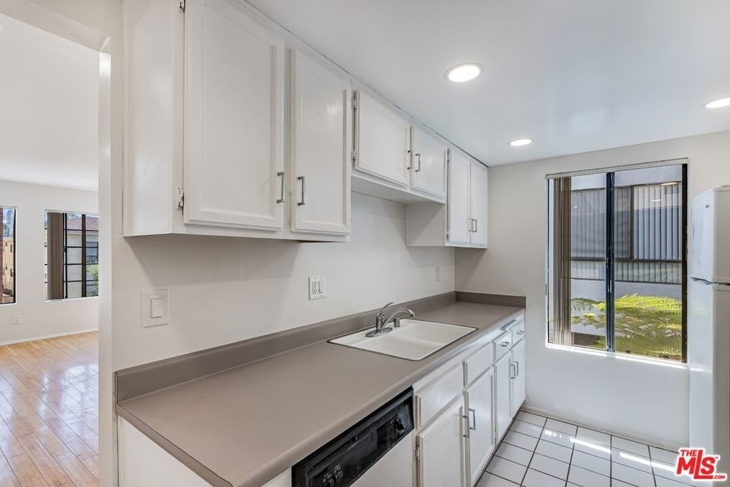 1931 Malcolm Avenue - Photo 8