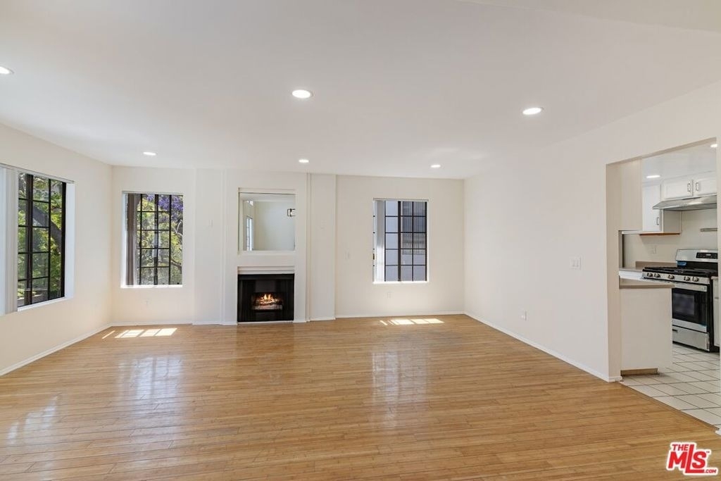 1931 Malcolm Avenue - Photo 2