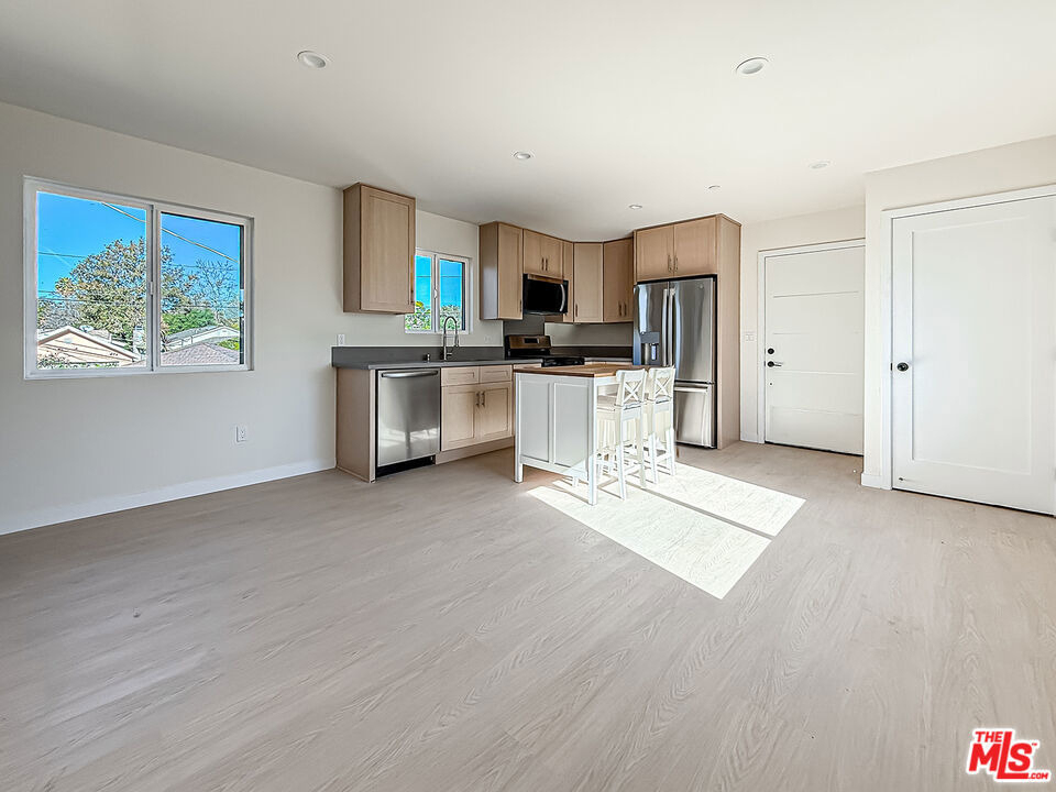 2617 Veteran Ave. - Photo 4