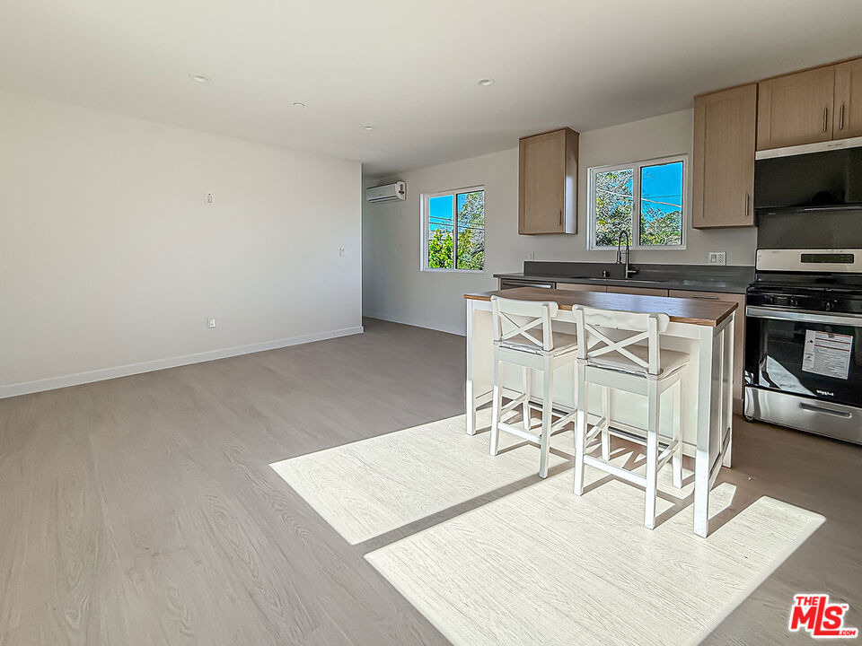 2617 Veteran Ave. - Photo 2