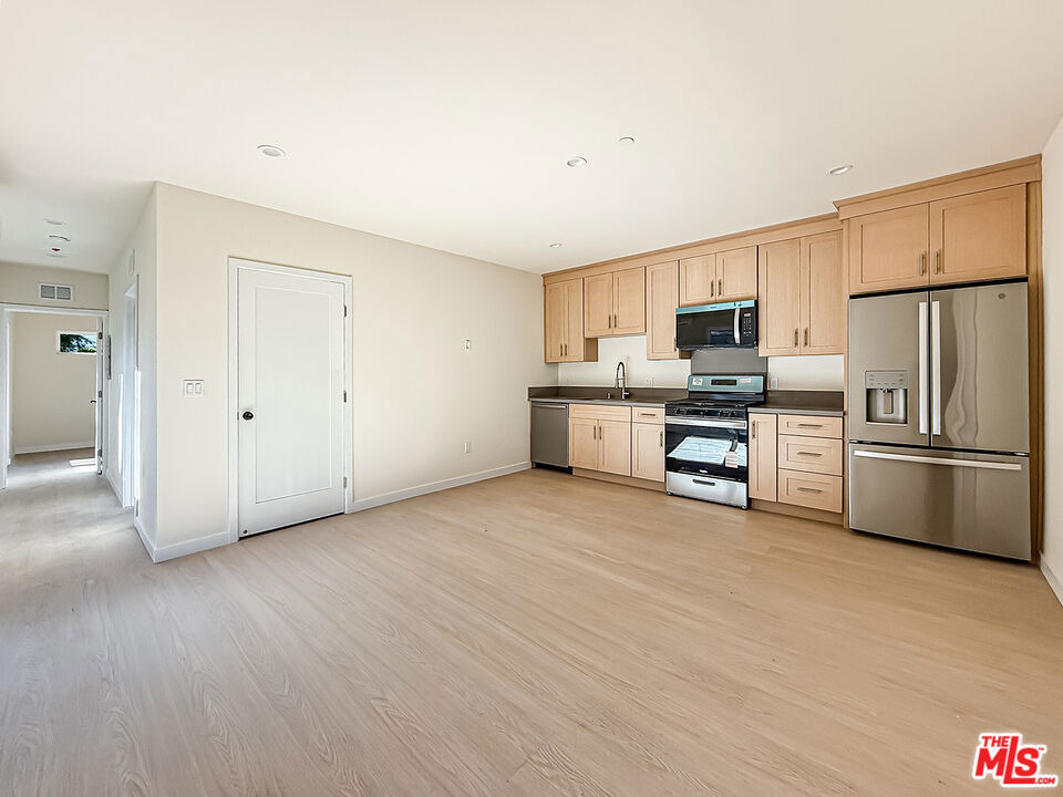 2619 Veteran Ave. - Photo 2