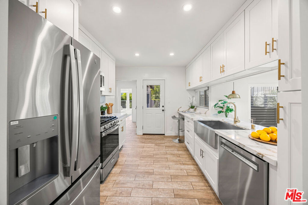 2621 Veteran Ave. Avenue - Photo 8