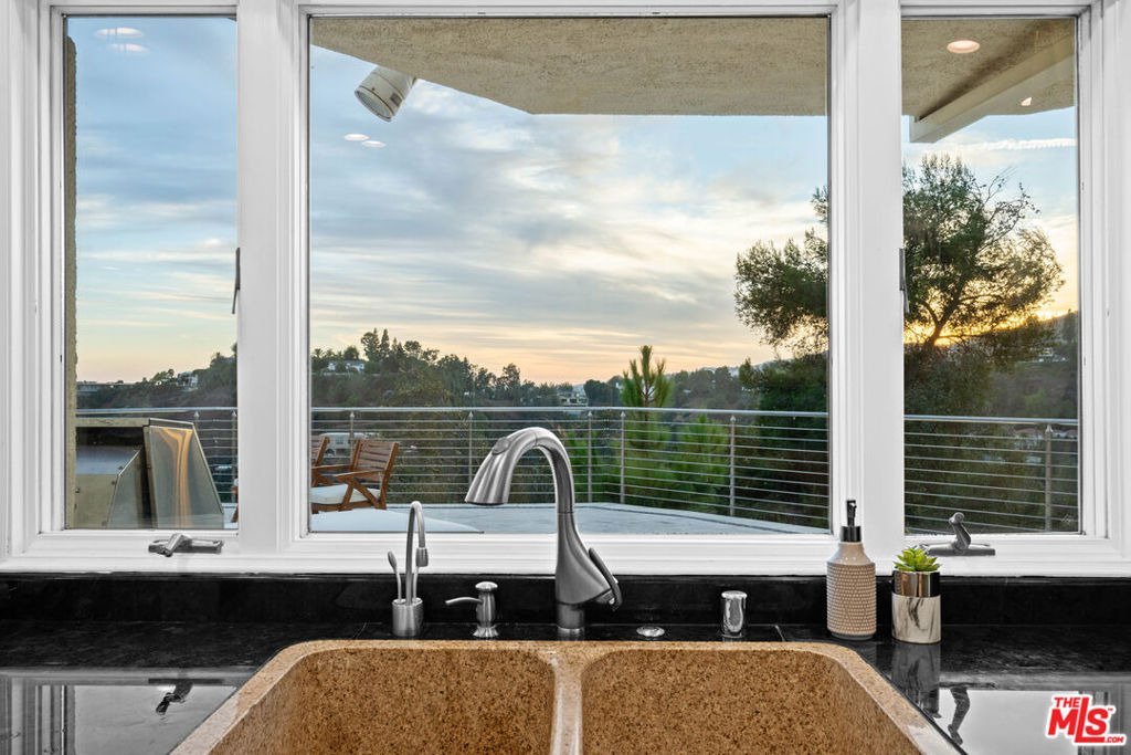 1121 Roberto Lane - Photo 10
