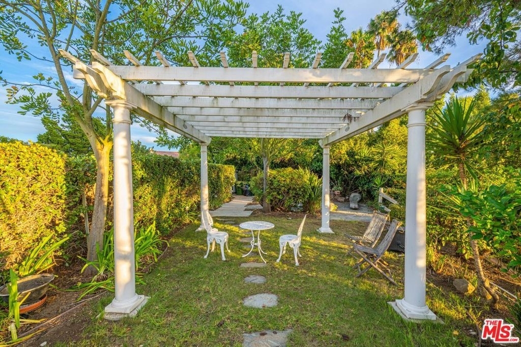1121 Roberto Lane - Photo 24