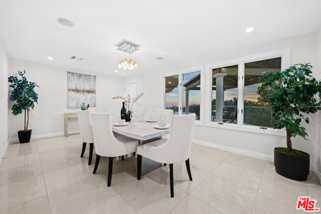 1121 Roberto Lane - Photo 8