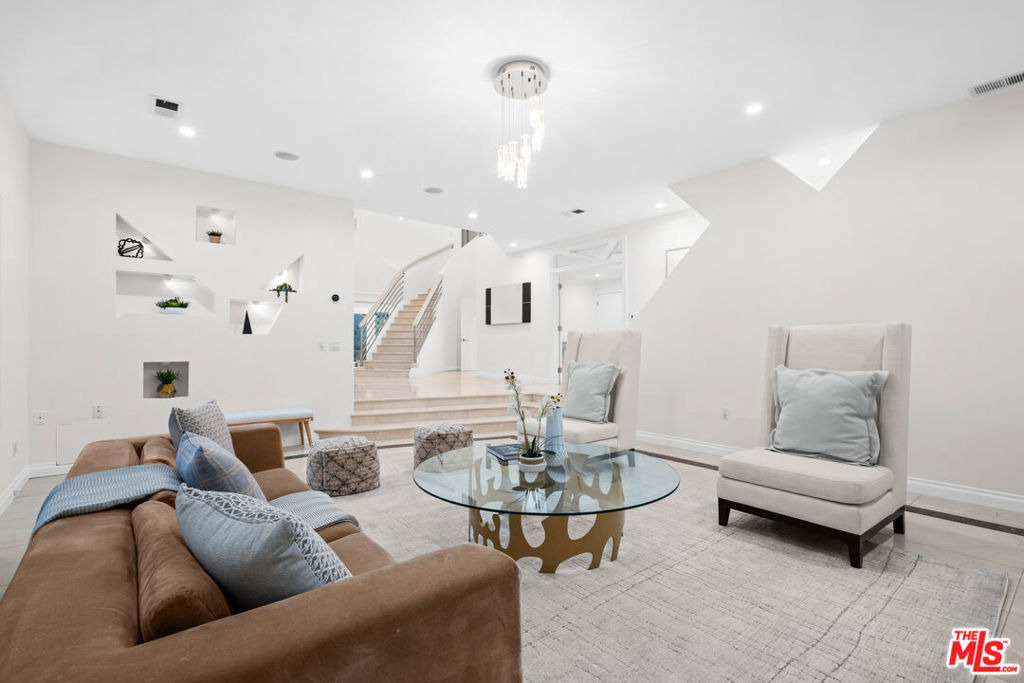 1121 Roberto Lane - Photo 5