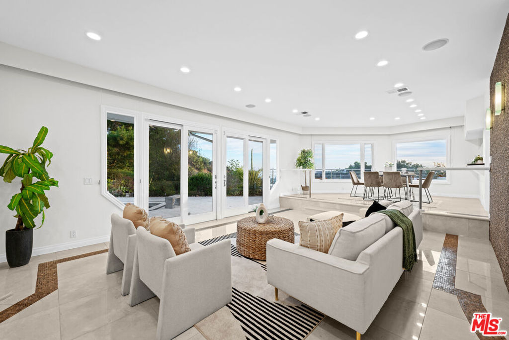 1121 Roberto Lane - Photo 6
