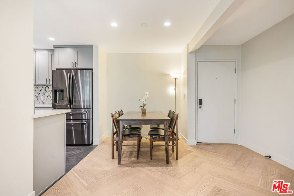 950 N Kings Road - Photo 5