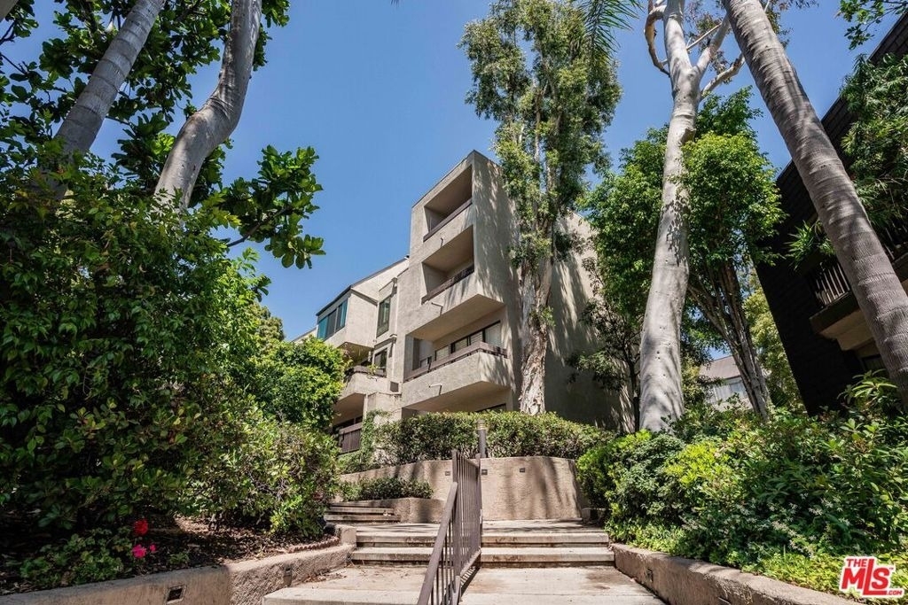 950 N Kings Road - Photo 17