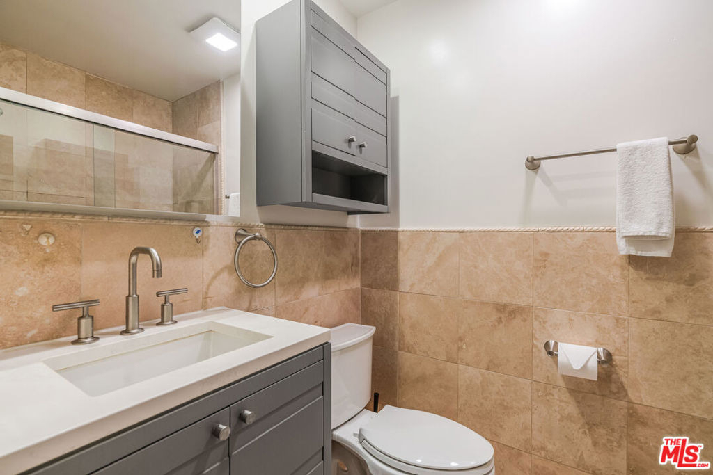 950 N Kings Road - Photo 10