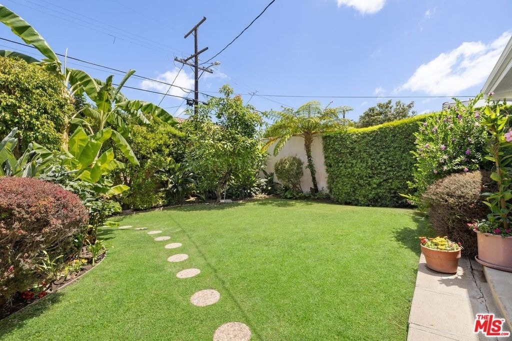 256 S La Peer Drive - Photo 12