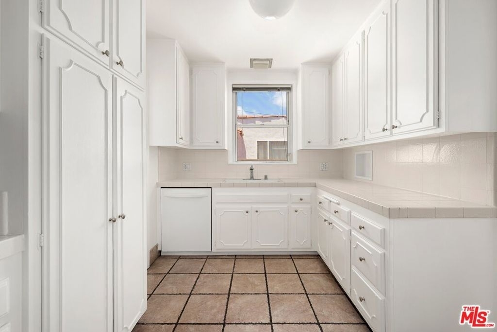 256 S La Peer Drive - Photo 5