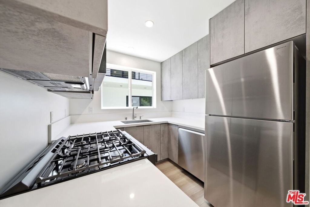 333 6th Avenue - Photo 4