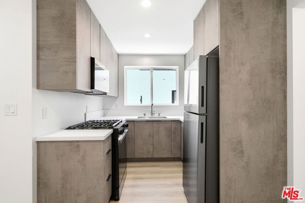 333 6th Avenue - Photo 2