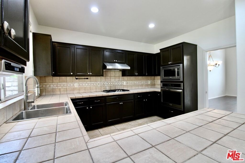 1124 Acapulco Avenue - Photo 12