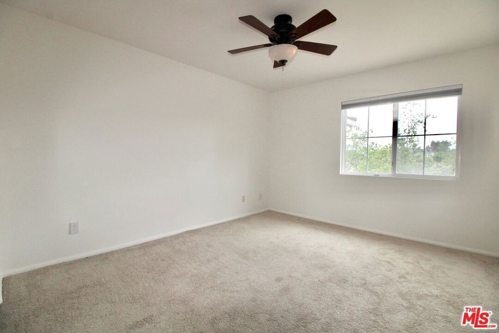 1124 Acapulco Avenue - Photo 19