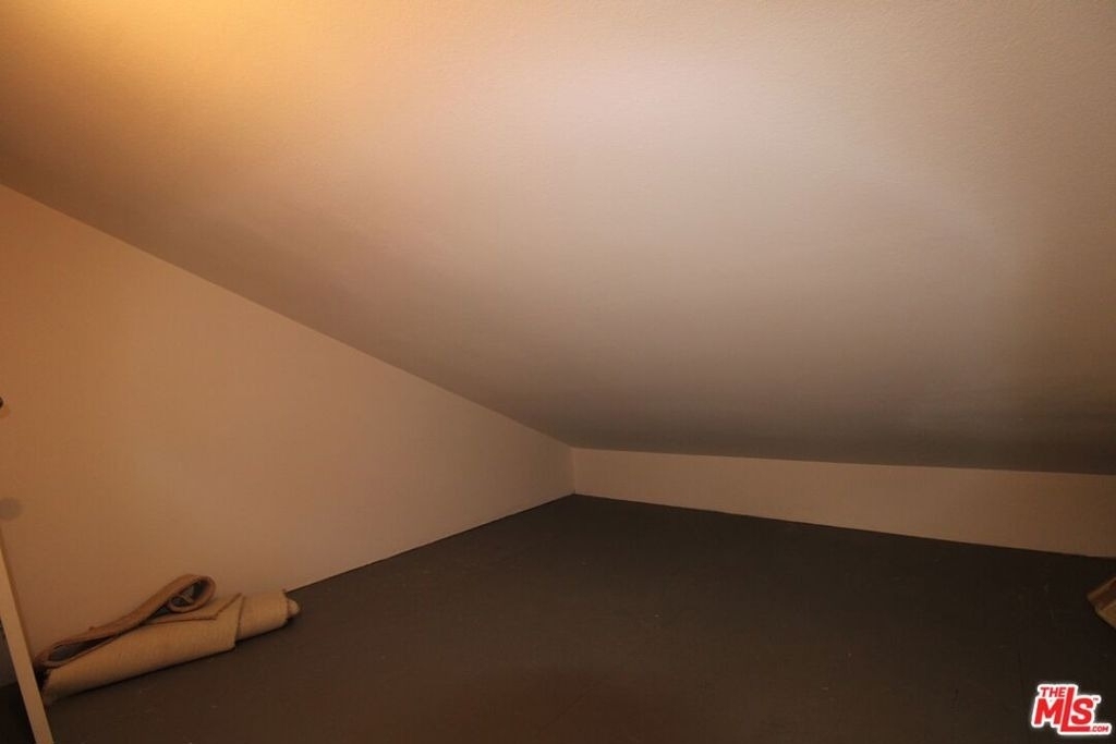 1124 Acapulco Avenue - Photo 32