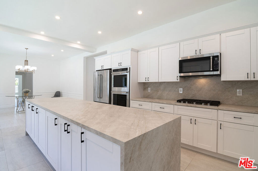 508 N Canon Drive - Photo 13