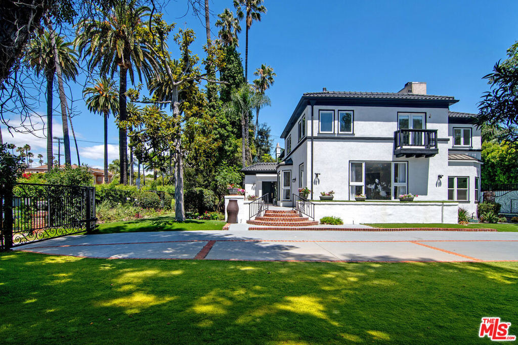 508 N Canon Drive - Photo 1