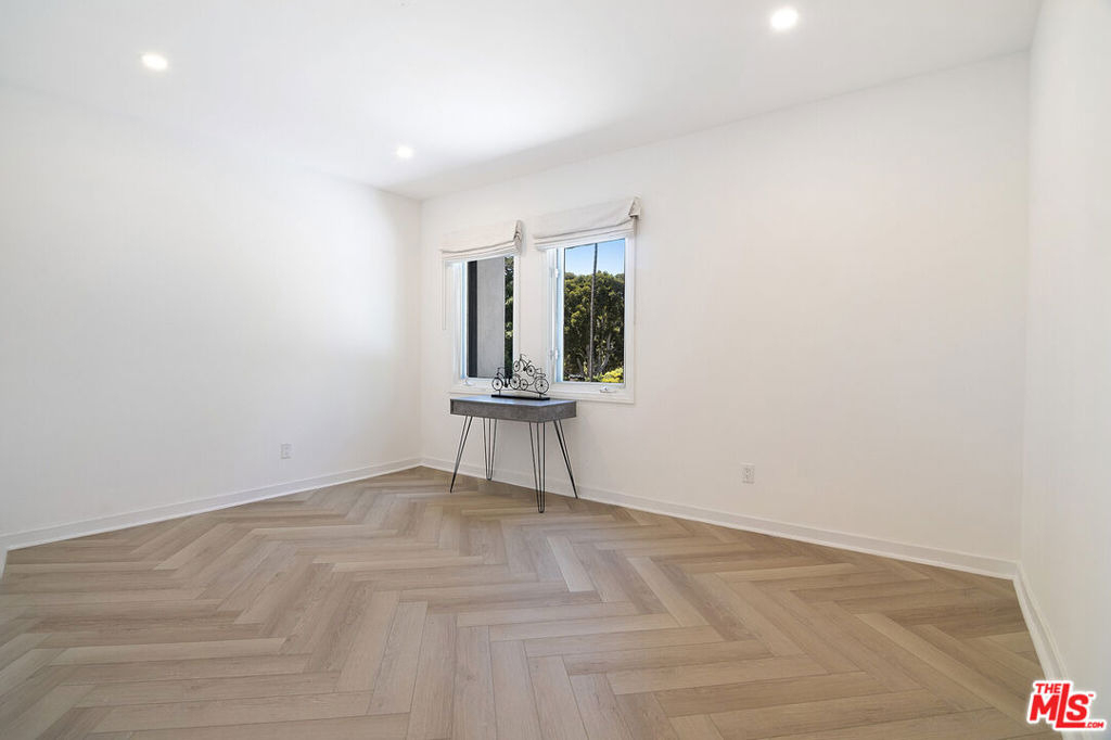 508 N Canon Drive - Photo 20