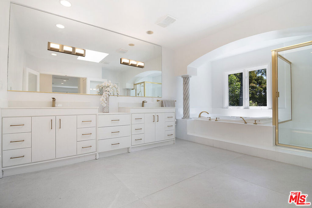 508 N Canon Drive - Photo 17