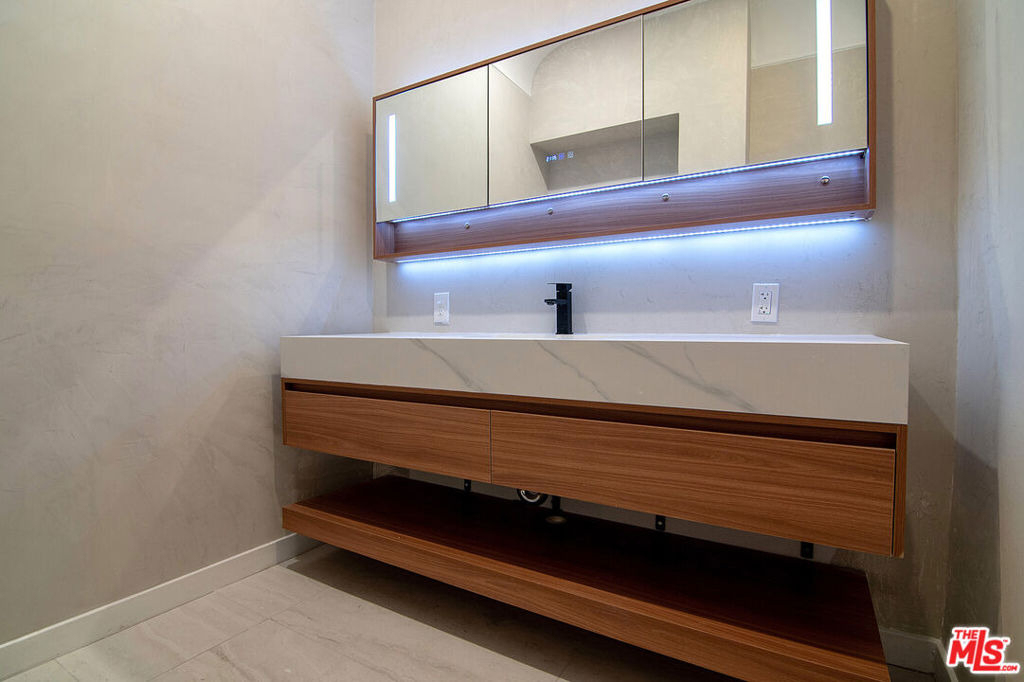 508 N Canon Drive - Photo 11