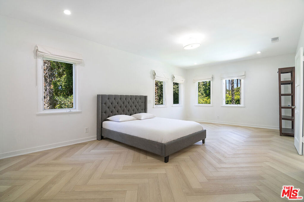 508 N Canon Drive - Photo 21