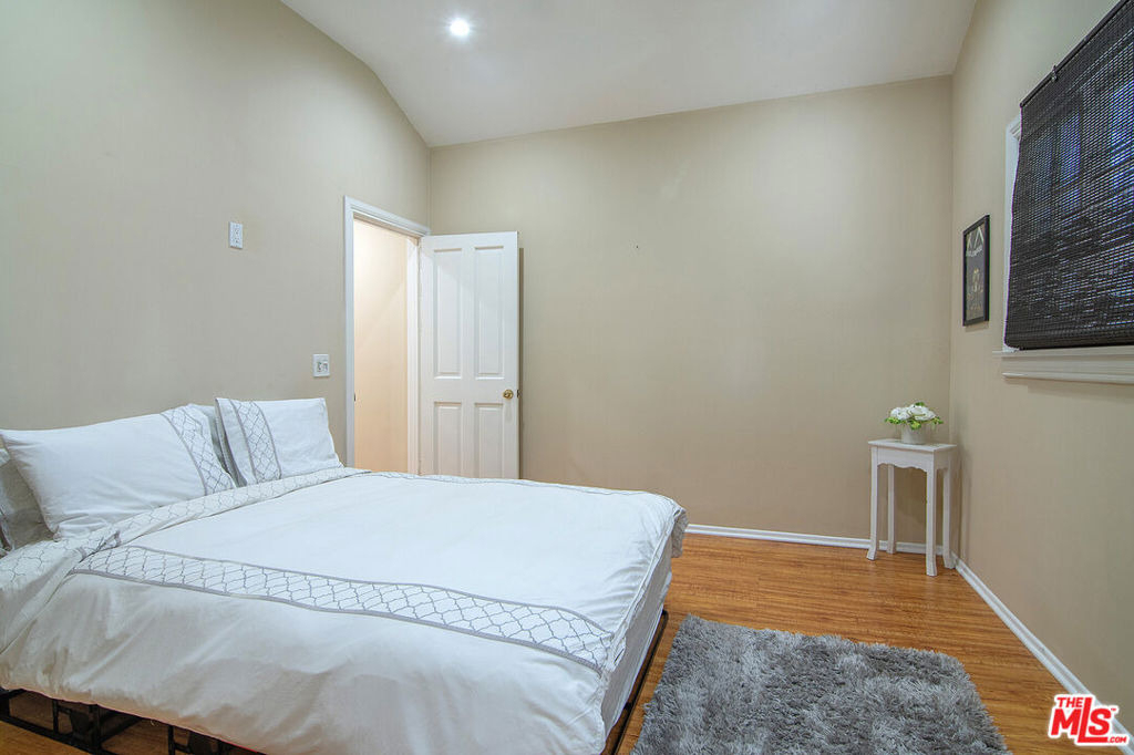 508 N Canon Drive - Photo 32