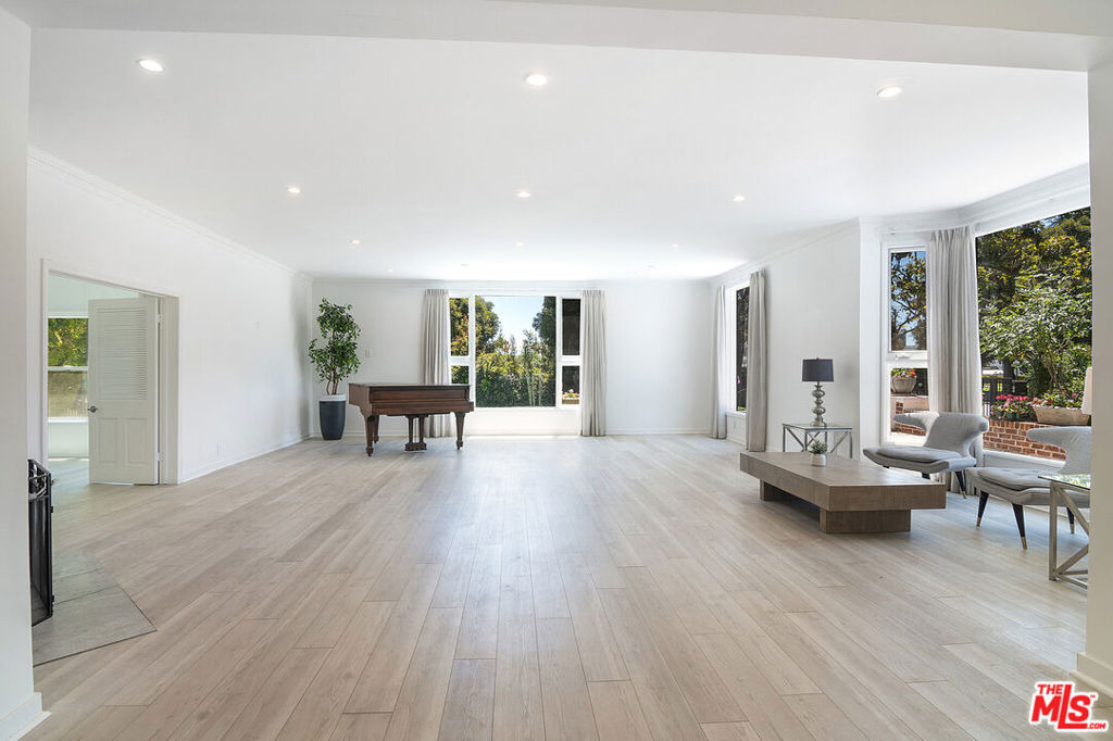 508 N Canon Drive - Photo 8