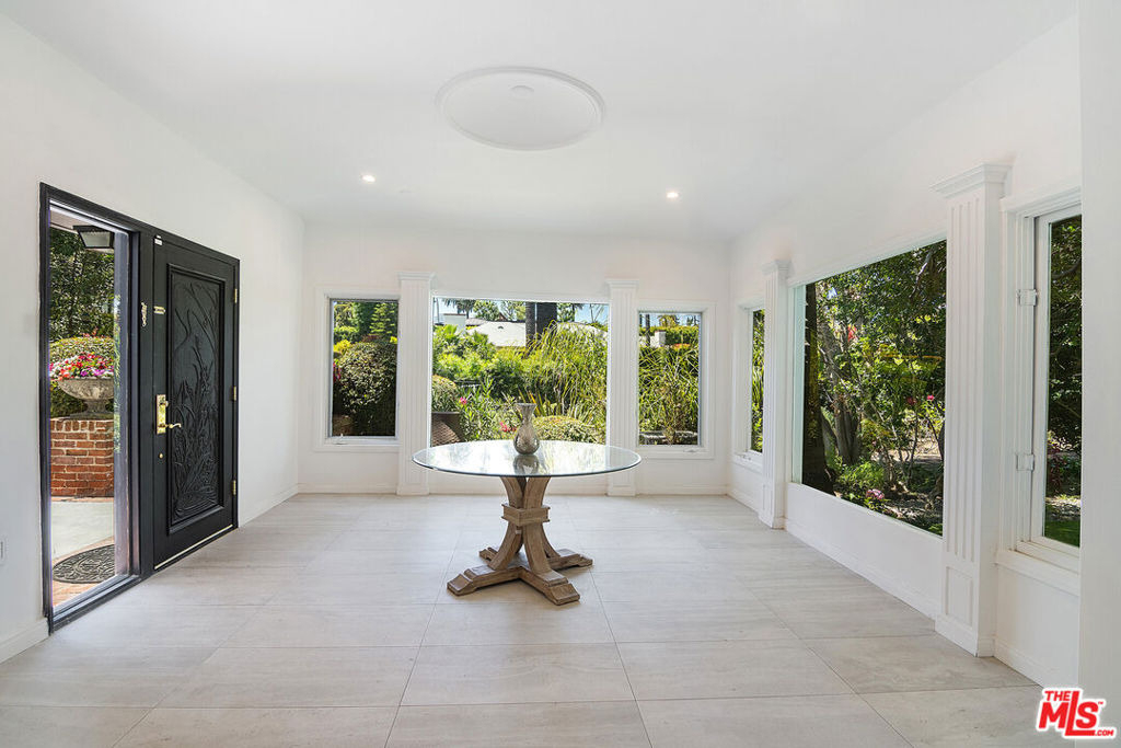 508 N Canon Drive - Photo 4