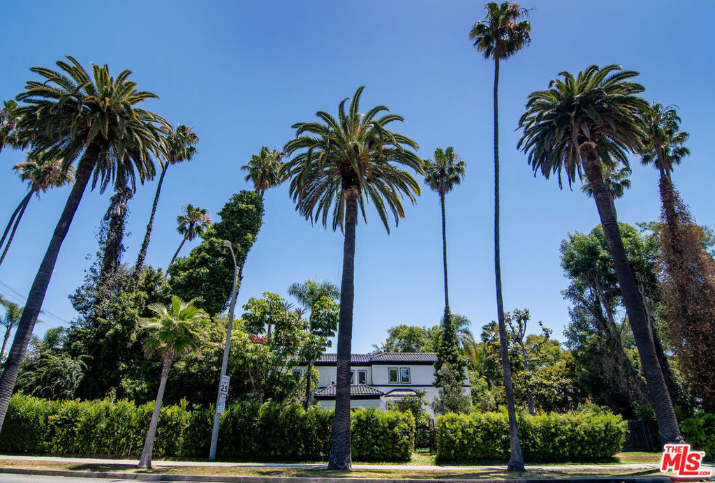 508 N Canon Drive - Photo 0
